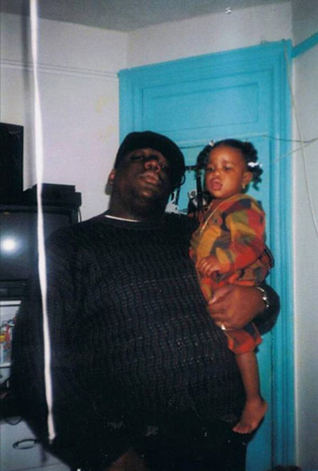 Biggie dealth drugs to support his new born daughter T'yanna and ex-girlfriend.
